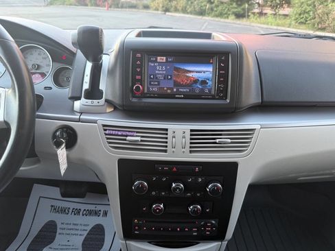 Used 2014 Volkswagen Routan SE image 21