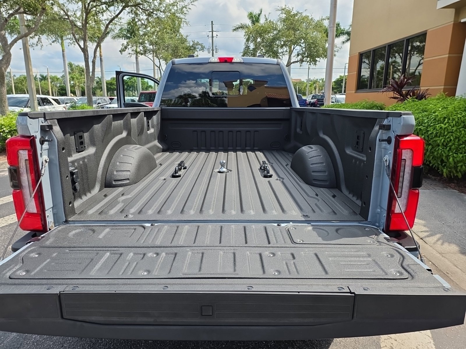 Certified 2026 Ford F450 Platinum w/ FX4 Off-Road Package AWD/4WD image 7