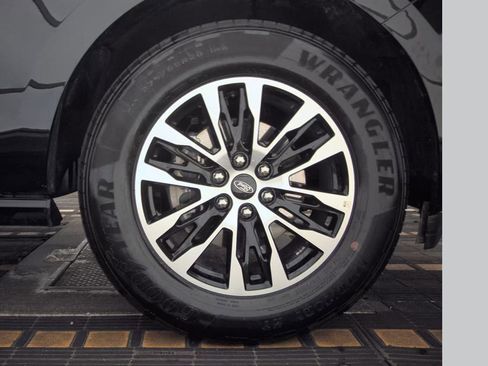 Used 2025 Ford Expedition Platinum image 14