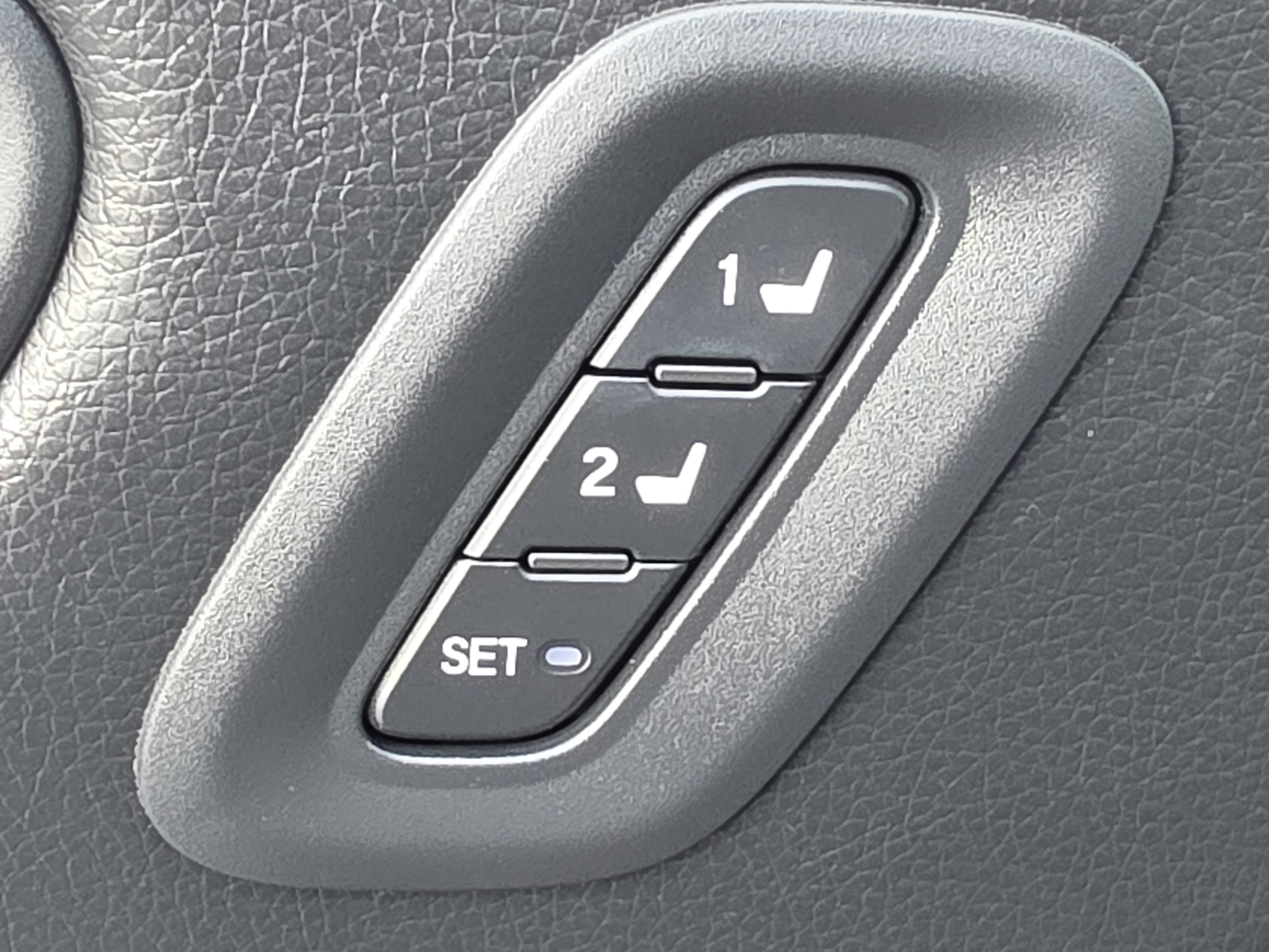 Used 2025 Honda Pilot EX-L image 13