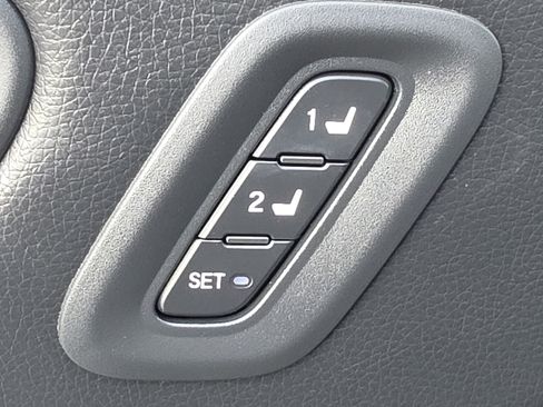 Used 2025 Honda Pilot EX-L image 13