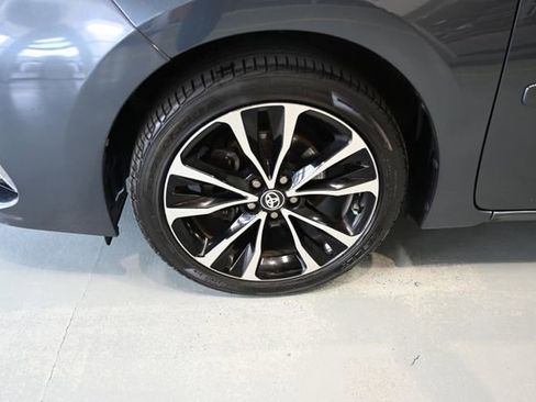 Used 2017 Toyota Corolla SE w/ SE Premium Package FWD image 30