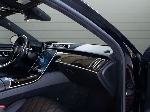 Used 2022 Mercedes-Benz S 580 4MATIC Sedan w/ AMG Line Package image 85