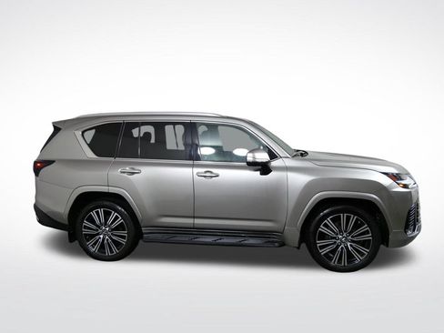 Used 2023 Lexus LX 600 4WD w/ Luxury Package image 2