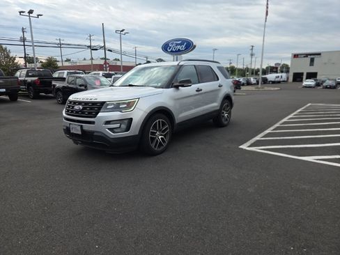 Used 2017 Ford Explorer Sport w/ Equipment Group 401A AWD/4WD image 3