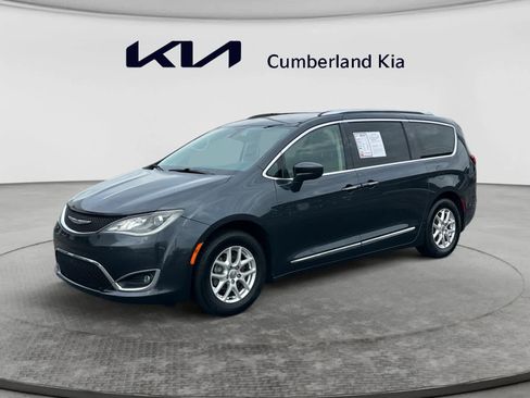 Used 2020 Chrysler Pacifica Touring-L FWD image 1