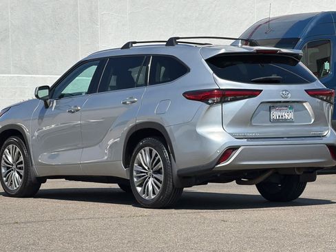 Used 2021 Toyota Highlander Platinum FWD image 7