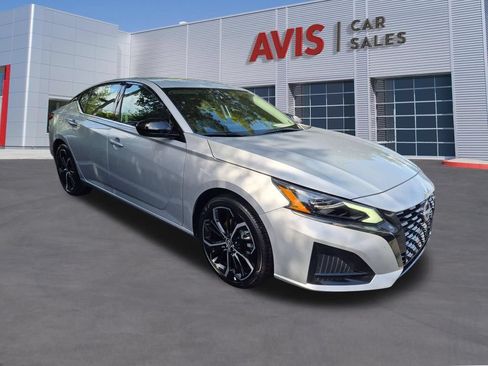Used 2025 Nissan Altima 2.5 SR FWD image 3