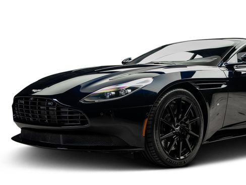 Used 2017 Aston Martin DB11 V12 RWD image 8