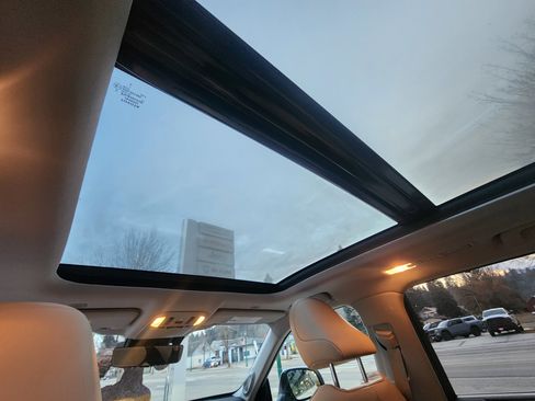 Used 2024 Toyota Highlander Platinum image 18