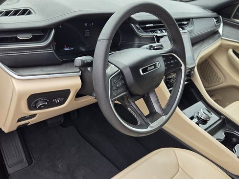 Certified 2024 Jeep Grand Cherokee Limited w/ Luxury Tech Group II AWD/4WD image 19