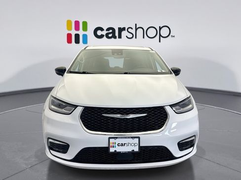 Used 2024 Chrysler Pacifica Limited FWD image 8