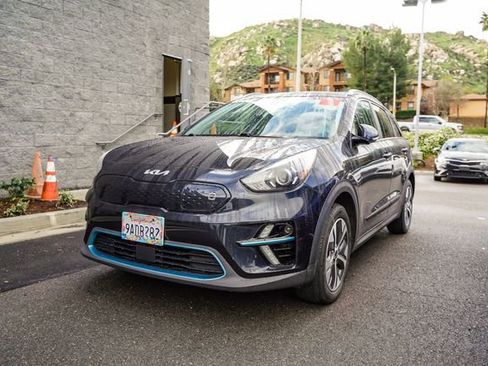 Used 2022 Kia Niro EX Premium image 8