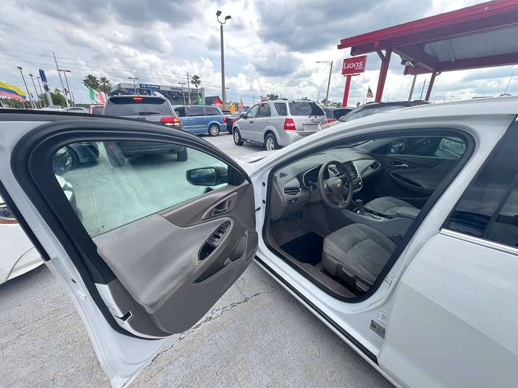 Used 2018 Chevrolet Malibu LS FWD image 13