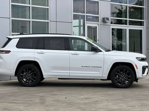 Used 2026 Jeep Grand Cherokee L Limited AWD/4WD image 3