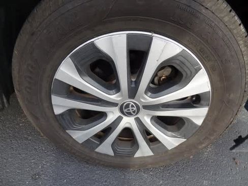 Used 2021 Toyota Corolla LE image 15