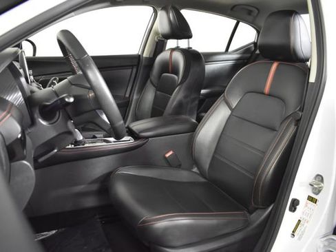 Used 2025 Nissan Sentra SR w/ SR Premium Package FWD image 10