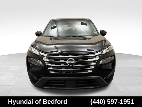 Used 2025 Nissan Rogue SV AWD/4WD image 2