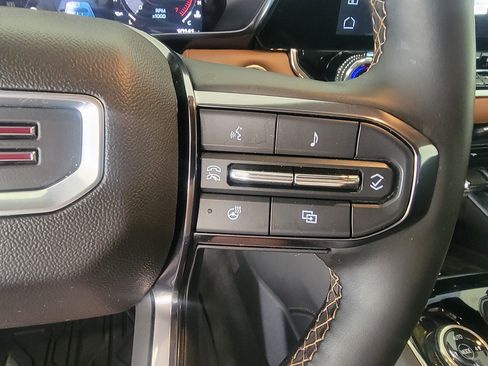 Used 2025 GMC Canyon AT4 w/ AT4 Premium Package AWD/4WD image 19