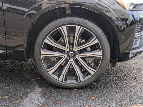 Certified 2023 Volvo XC60 B5 Ultimate w/ Climate Package image 11