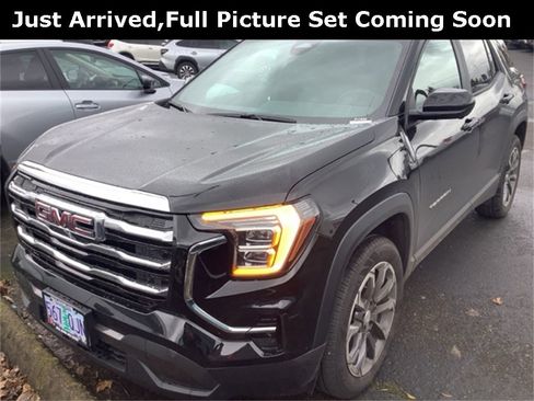 Used 2025 GMC Terrain Elevation w/ Elevation Premium Package image 1