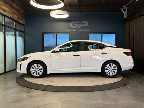 Used 2025 Nissan Sentra S image 6