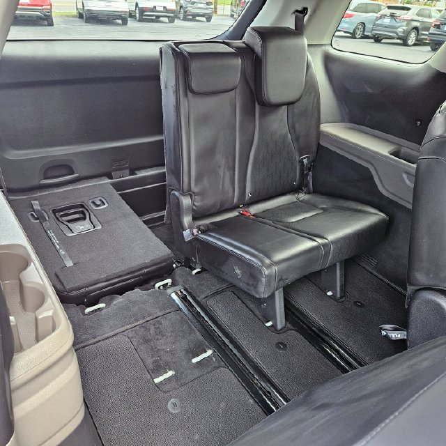 Used 2025 Kia Carnival FWD image 20