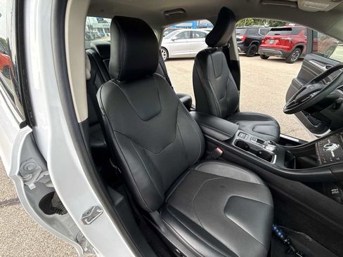 Used 2019 Ford Fusion Energi Titanium FWD image 26