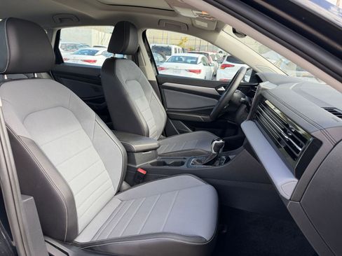 Used 2025 Volkswagen Jetta SE image 35