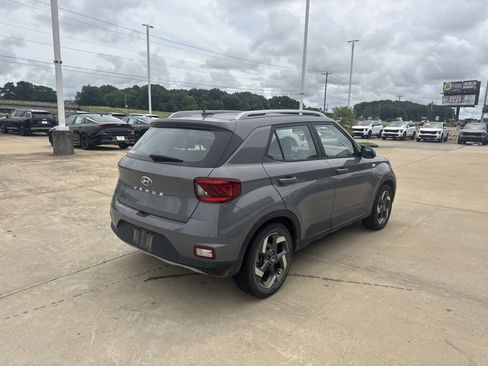 Used 2023 Hyundai Venue SEL FWD image 17