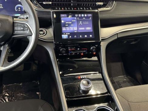 Certified 2023 Jeep Grand Cherokee Laredo image 19