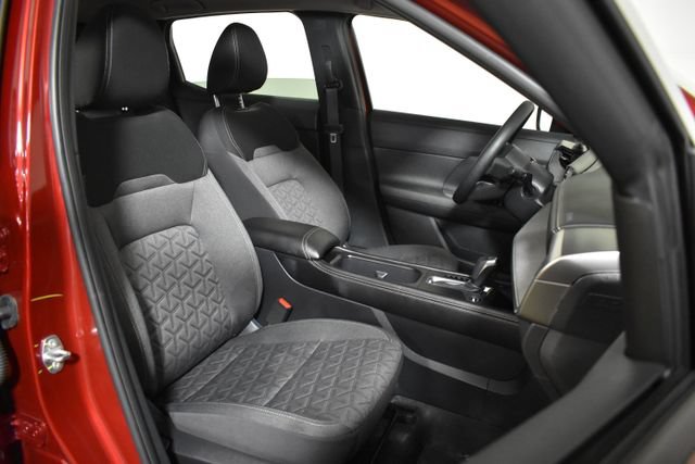 Certified 2025 Nissan Kicks SV w/ SV Premium Package AWD/4WD image 30