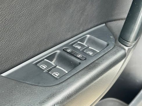 Used 2013 Volkswagen Touareg Sport AWD/4WD image 23
