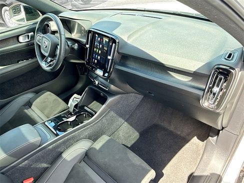 Used 2023 Volvo XC40 Recharge Plus image 34