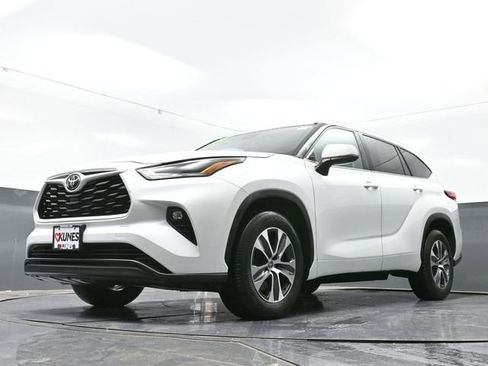 Used 2023 Toyota Highlander XLE FWD image 53