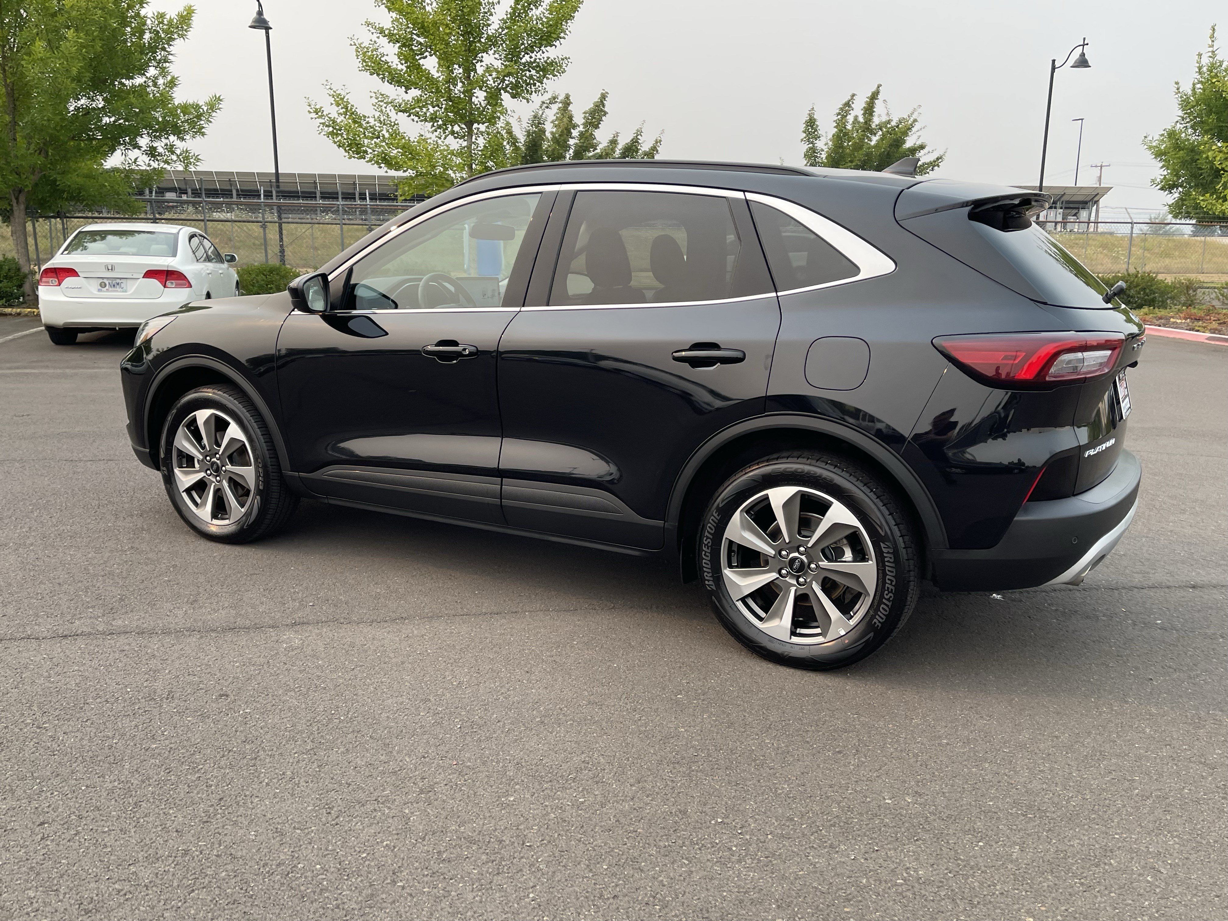 Used 2025 Ford Escape Platinum AWD/4WD image 3