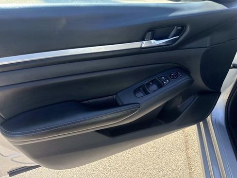 Used 2022 Nissan Altima 2.5 SV image 14