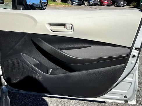 Used 2022 Toyota Corolla LE FWD image 19