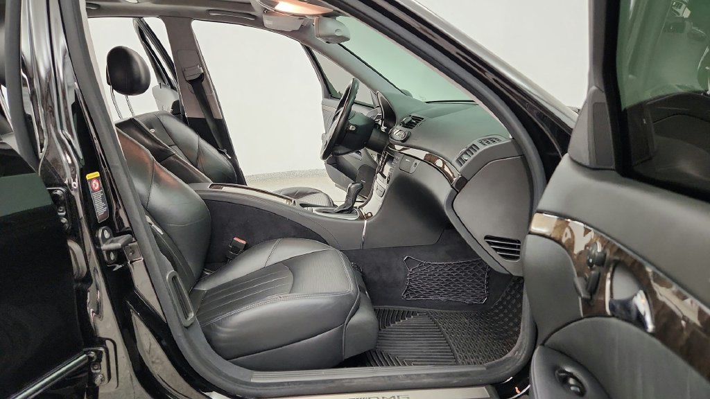 Used 2005 Mercedes-Benz E 55 AMG Sedan image 22