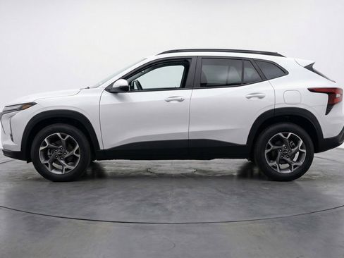 Used 2025 Chevrolet Trax LT image 5