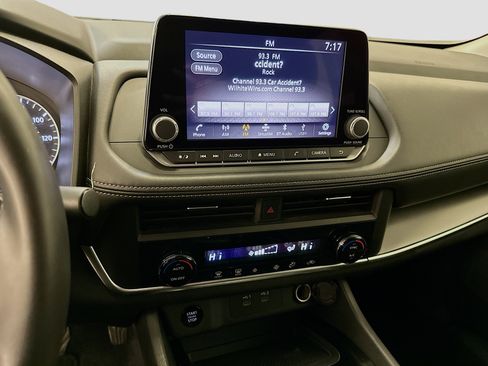 Used 2025 Nissan Rogue SV image 25