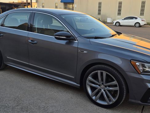 Used 2017 Volkswagen Passat 1.8T R-Line image 11