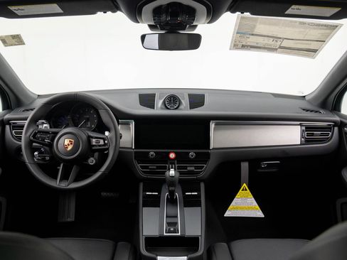 Certified 2026 Porsche Macan AWD/4WD image 11