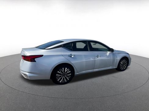 Used 2024 Nissan Altima 2.5 SV image 15