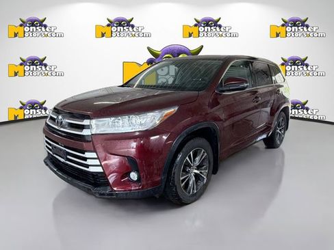 Used 2018 Toyota Highlander LE AWD/4WD image 1