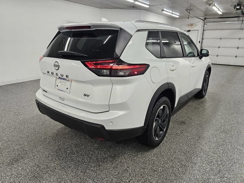 Used 2024 Nissan Rogue SV w/ SV Premium Package FWD image 4