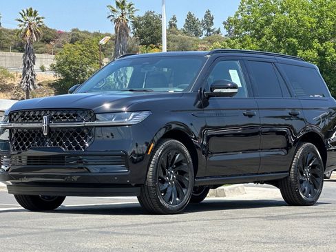 New 2026 Lincoln Navigator Reserve w/ Jet Appearance Package AWD/4WD image 7