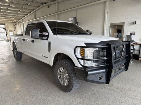 Used 2018 Ford F250 XL w/ Power Equipment Group AWD/4WD image 2