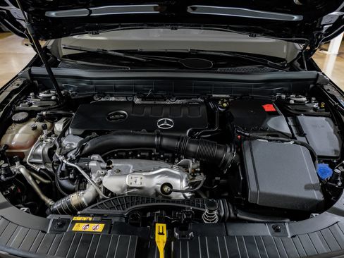 Used 2023 Mercedes-Benz GLB 250 4MATIC w/ Premium Package image 58