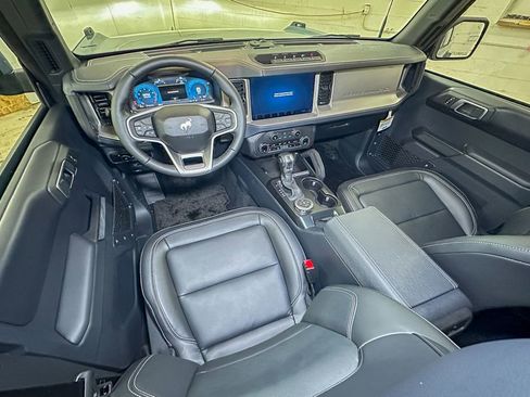 New 2025 Ford Bronco Outer Banks w/ Sasquatch Package AWD/4WD image 9